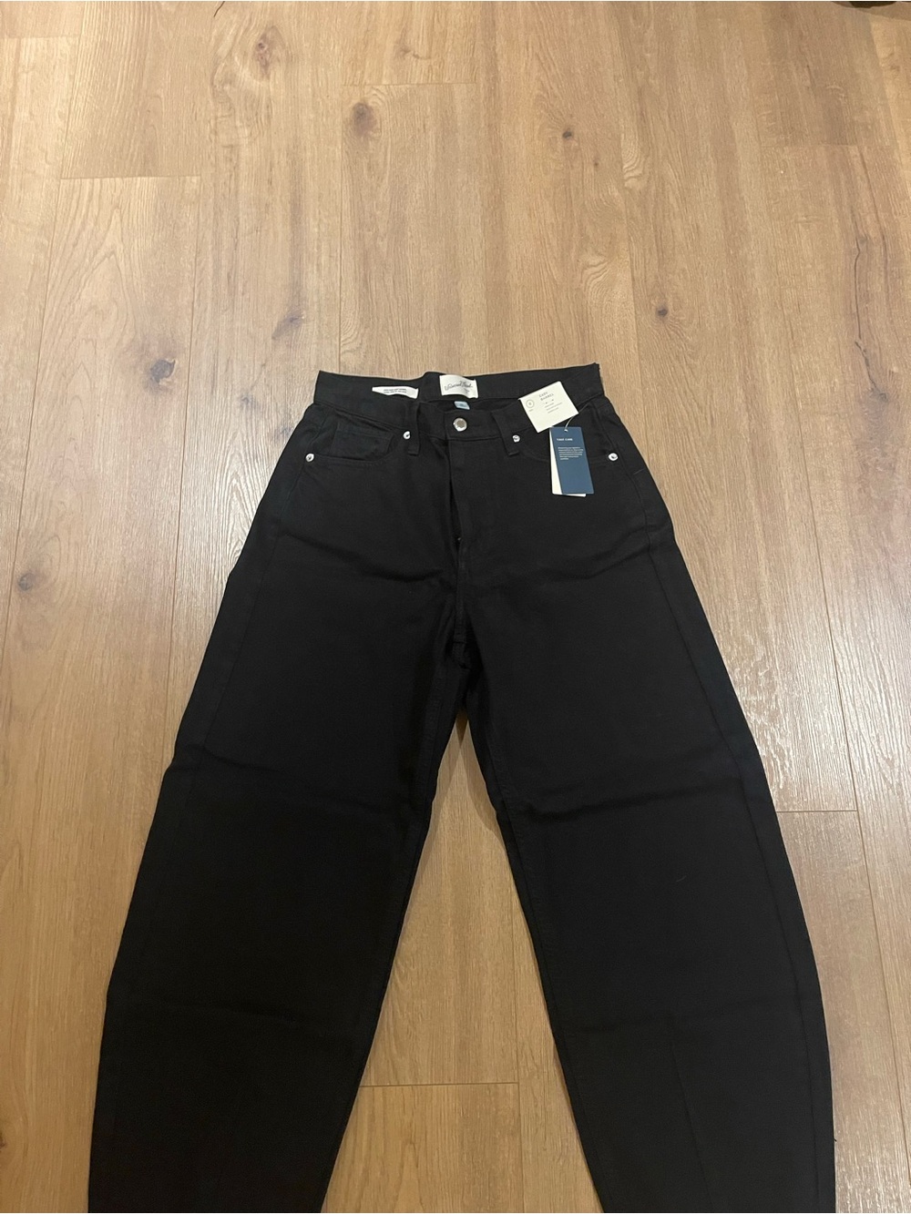 Universal Thread Black High-Rise Barrel Jeans